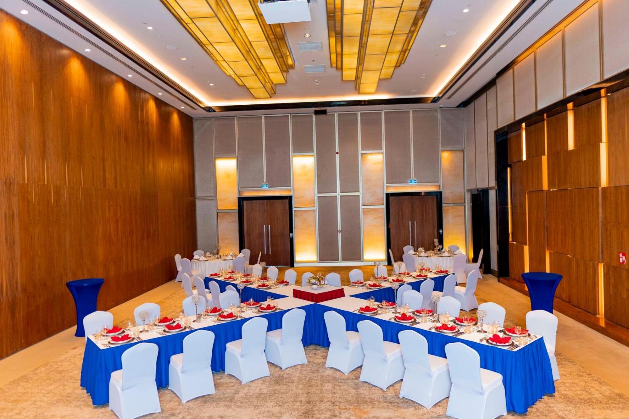 Radisson Blu Hotel & Conference Center, นีอาเมย์ ภายนอก รูปภาพ