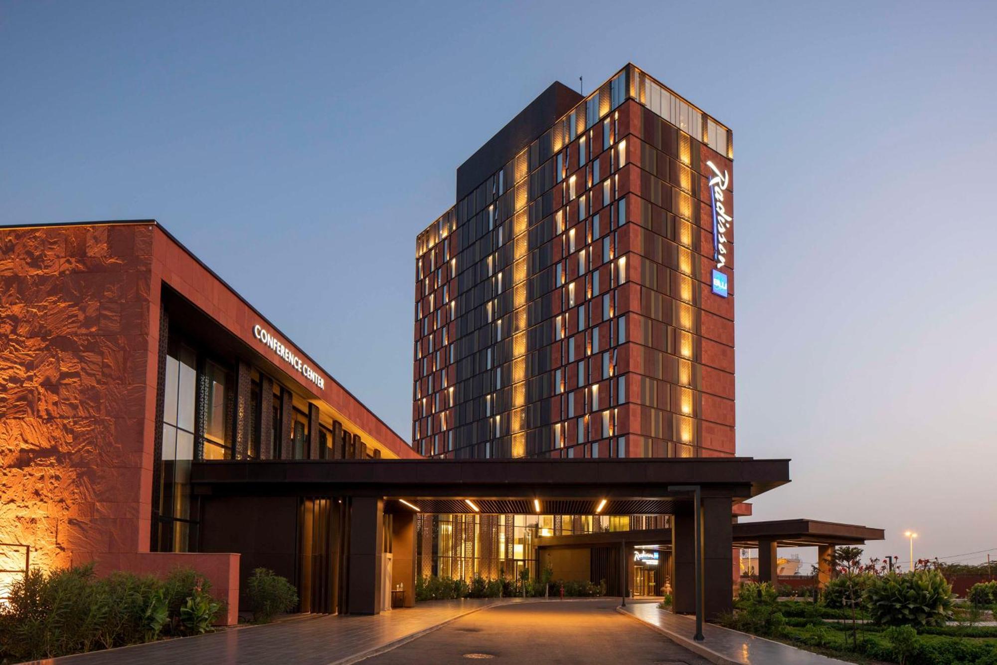 Radisson Blu Hotel & Conference Center, นีอาเมย์ ภายนอก รูปภาพ
