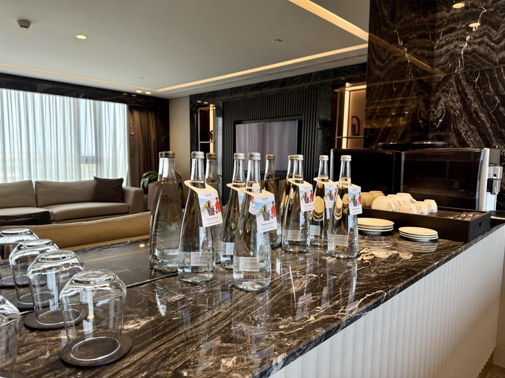 Radisson Blu Hotel & Conference Center, นีอาเมย์ ภายนอก รูปภาพ